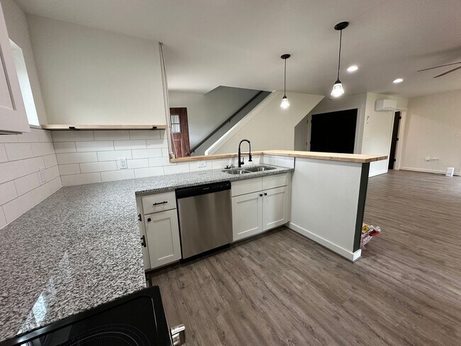 Foto del edificio - 1350 E 24th St