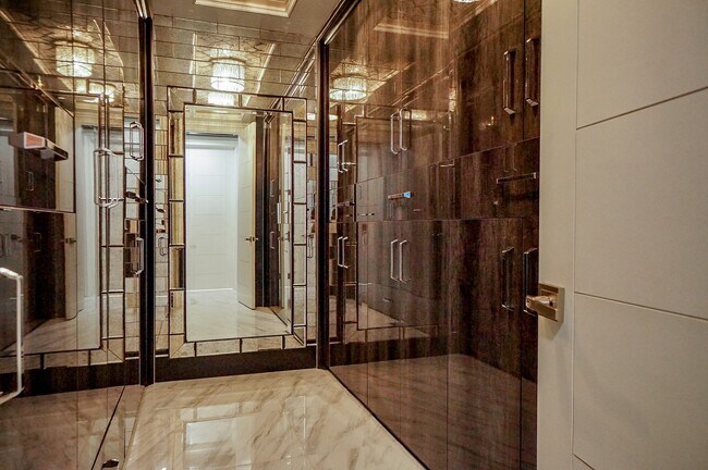 Foto del edificio - 5711 Sugar Hill Dr