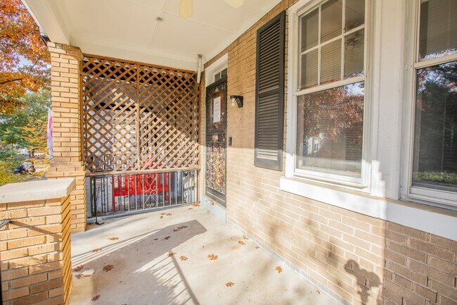 Building Photo - Beautiful 3 BR/2 BA Townhome in Petworth!