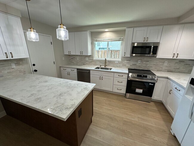 Building Photo - 3 Bed 2 Bath Single Family Home In Danvill...