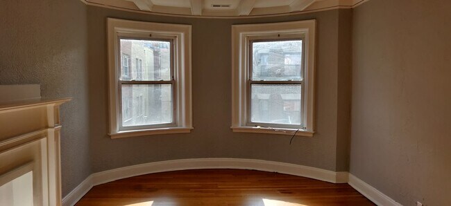 Building Photo - Spacious Renovated Unit in Allston. Centra...