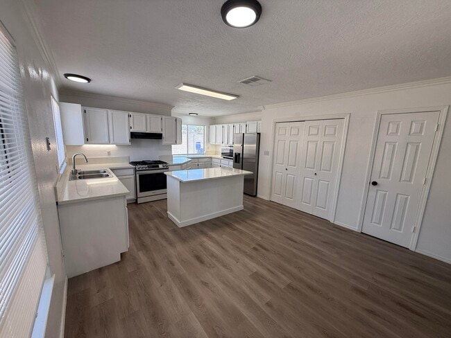 Building Photo - 4808 Driftwood Ave NW