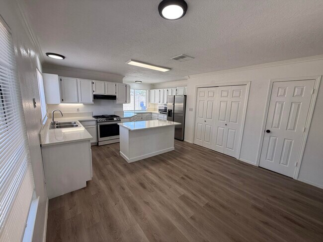 Foto del edificio - 4808 Driftwood Ave NW
