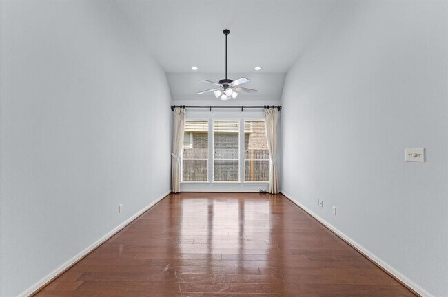 Foto del edificio - 5230 Pebble Bluff Ln