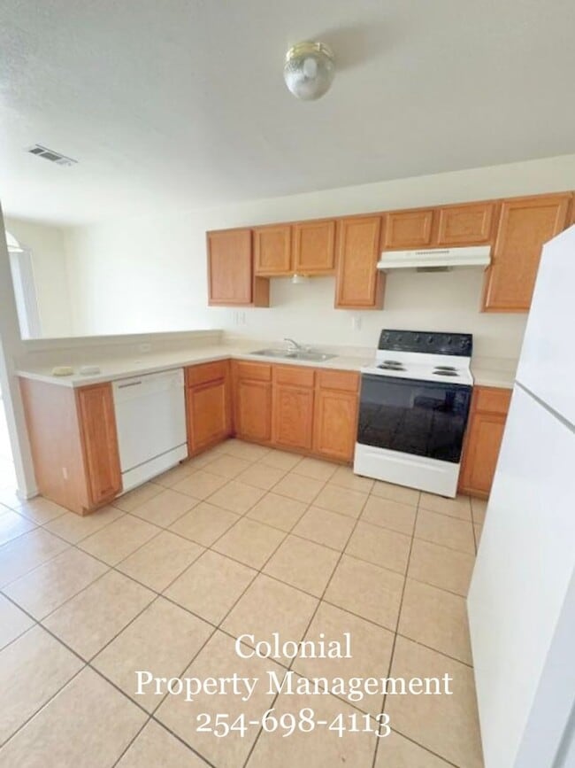 Building Photo - 2810 Leroy Cir