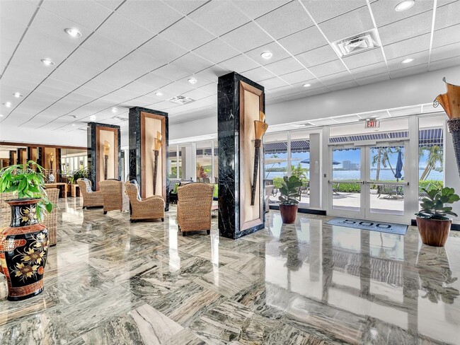 Foto del edificio - 500 Bayview Dr