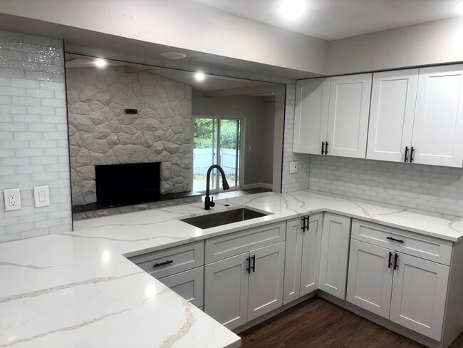 Building Photo - 29621 Fernhill Dr