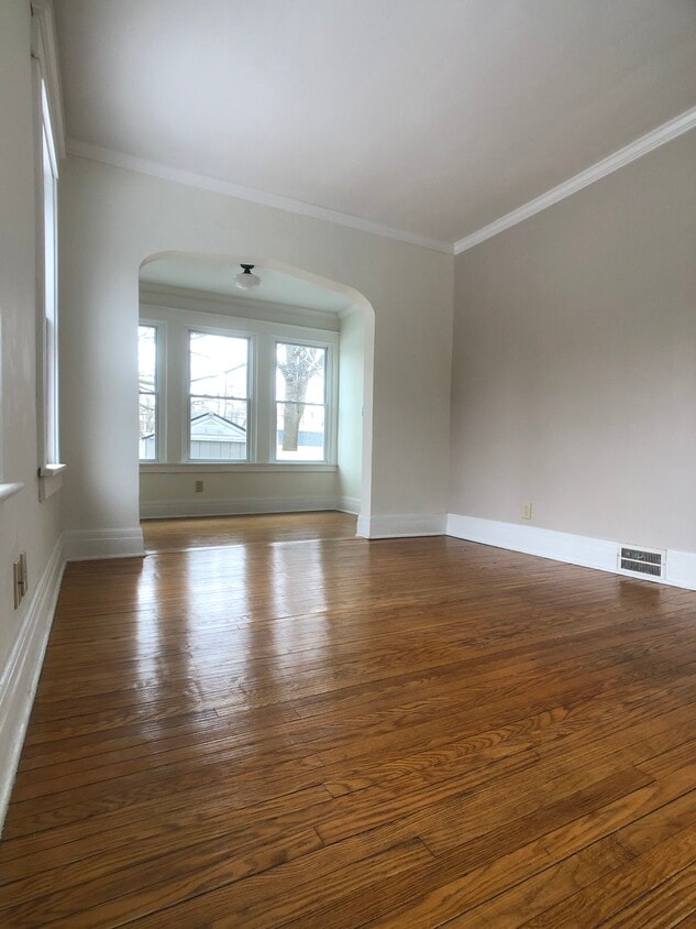 Primary Photo - 67 Greenfield St