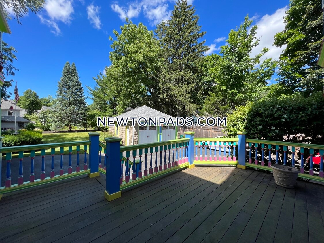 151 Lincoln St Unit 1, Newton, MA 02461 151 Lincoln St Newton, MA