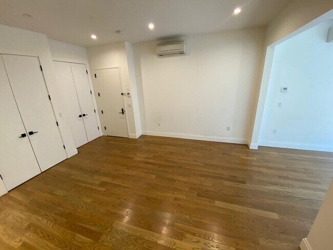 Foto del edificio - 2443 Ocean Ave