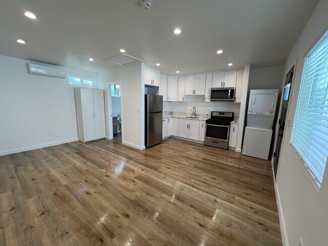 Building Photo - 5400 Veloz Ave