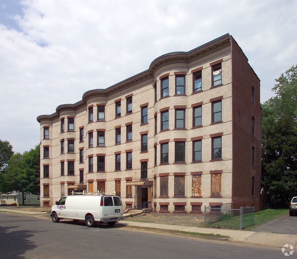 1245 Dwight St, Springfield, MA 01107 Apartments in Springfield, MA