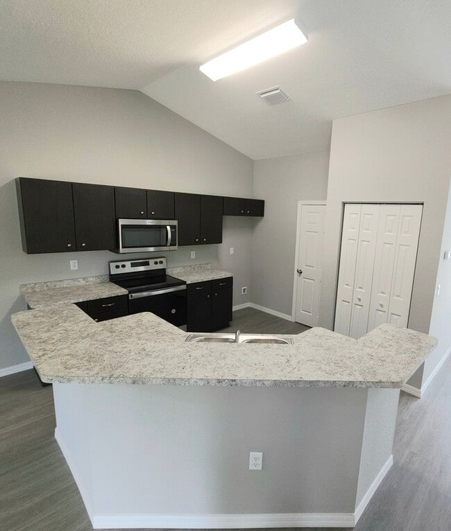 Building Photo - 440 Locust Rd