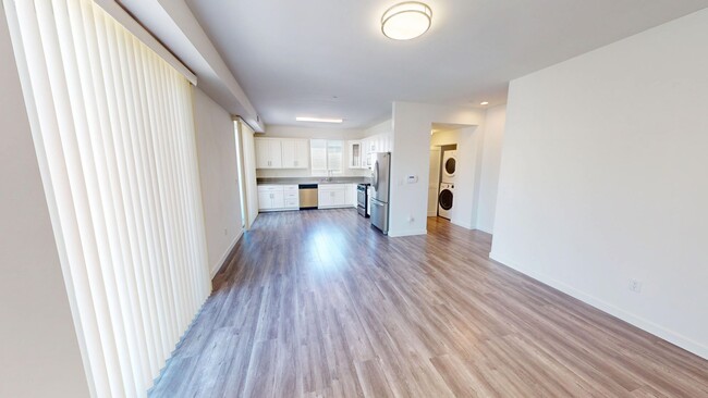 Foto del edificio - Barton Apartments...Luxury Tri-Level Apart...