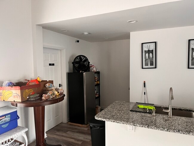 Foto del edificio - 7433 Springside Dr