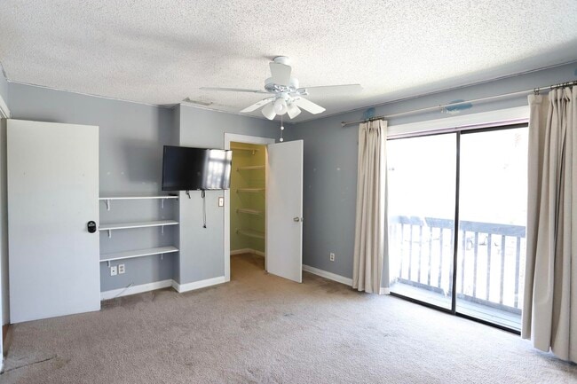 Building Photo - 2303 Seaside Dr