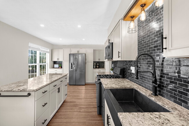 Kitchen - 754 Mulligan Ln