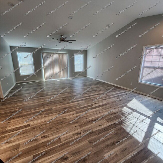 Foto del edificio - Brand New 3 Bedroom Duplex