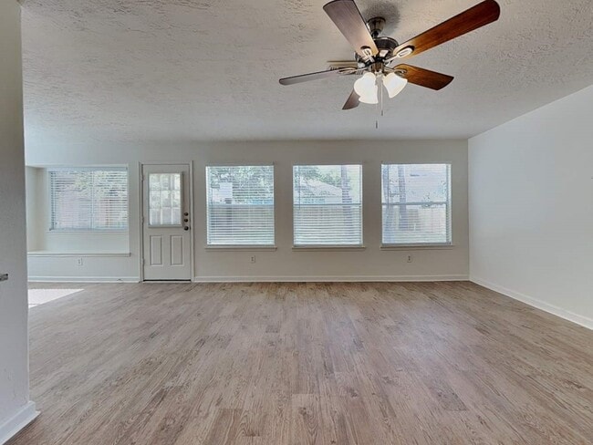 Foto del edificio - 28631 Hidden Lake W