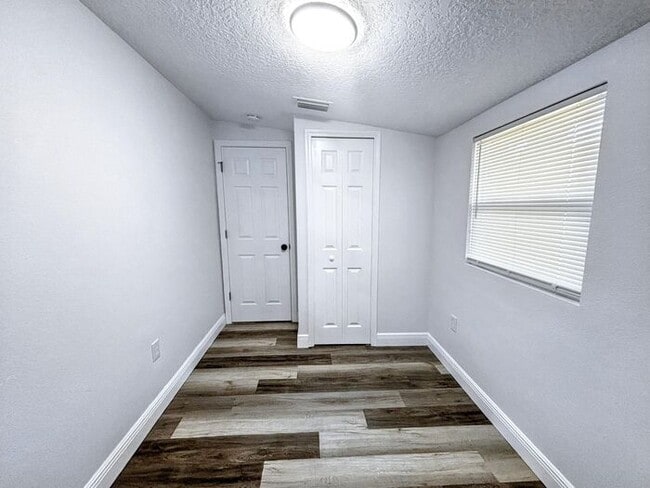 Building Photo - Adorable 3-Bedroom Home Near Historic Down...