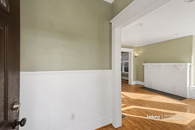 Building Photo - 4748 7th Ave NE