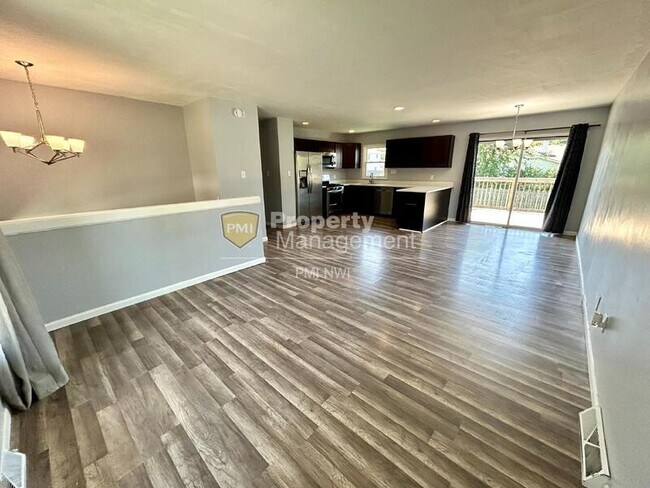 Building Photo - 1503 Peachtree Dr