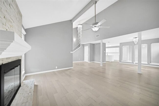 Building Photo - 803 Chateau Pl