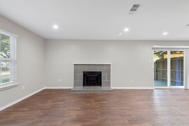 Foto del edificio - 13314 Goodland Pl