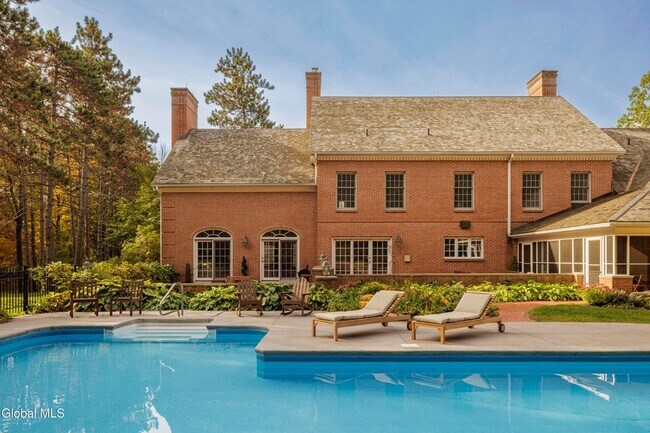 Foto del edificio - 147 Rock City Rd