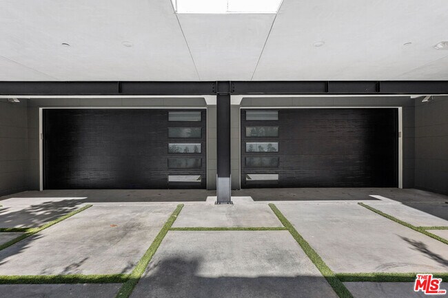 Building Photo - 849 N Alta Vista Blvd