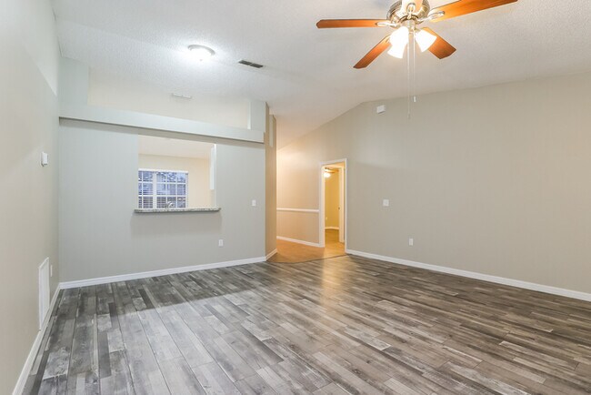 Foto del edificio - 2345 Captain Dr