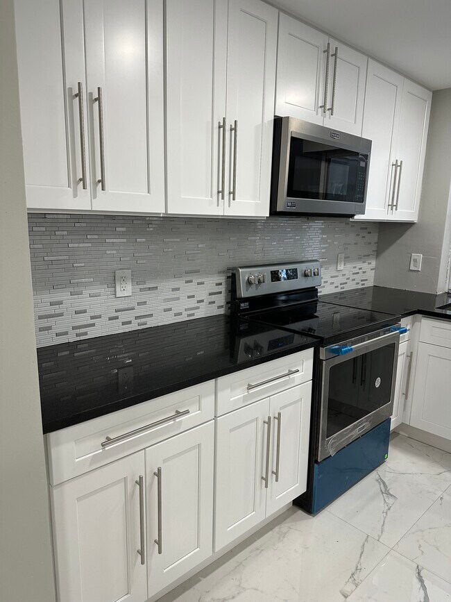 Foto del edificio - 6574 NW 3rd St