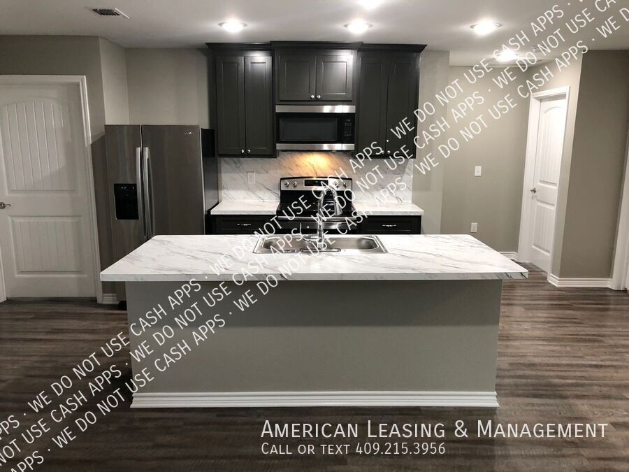 Foto principal - 241 S 2nd St