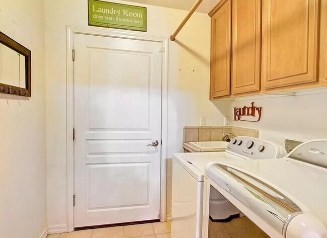 Foto del edificio - Somerset Gardens Townhome