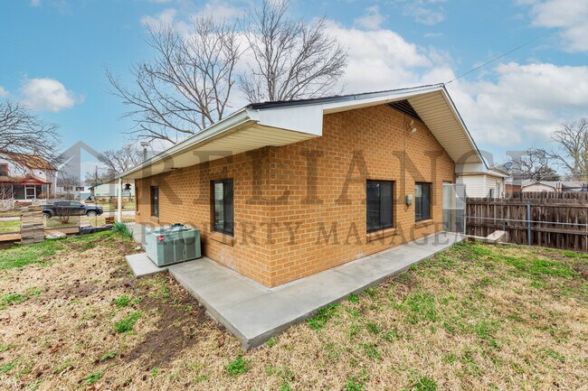 Foto del edificio - 1908 N Jeanette St
