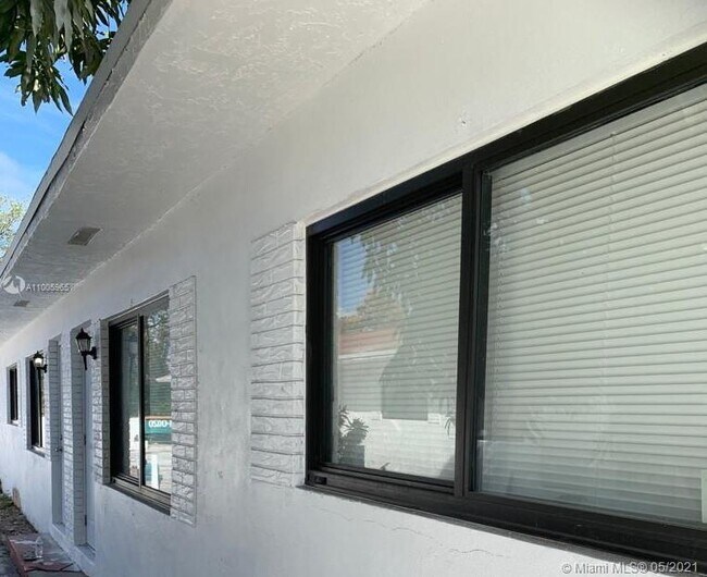 Building Photo - 159 NE 56th St