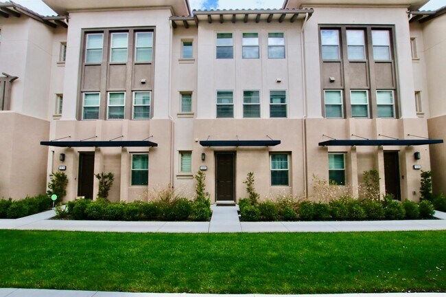 Building Photo - 1082 Goldenstar Pl
