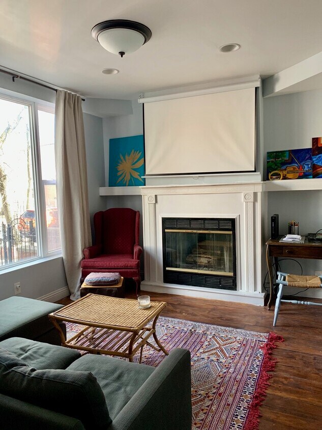 Building Photo - 1426 N Avers Ave