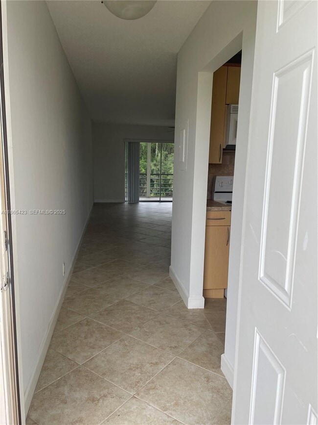 Building Photo - 110 Lake Meryl Dr