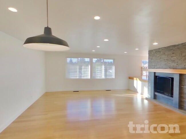 Building Photo - 2990 Pickering Pl NE