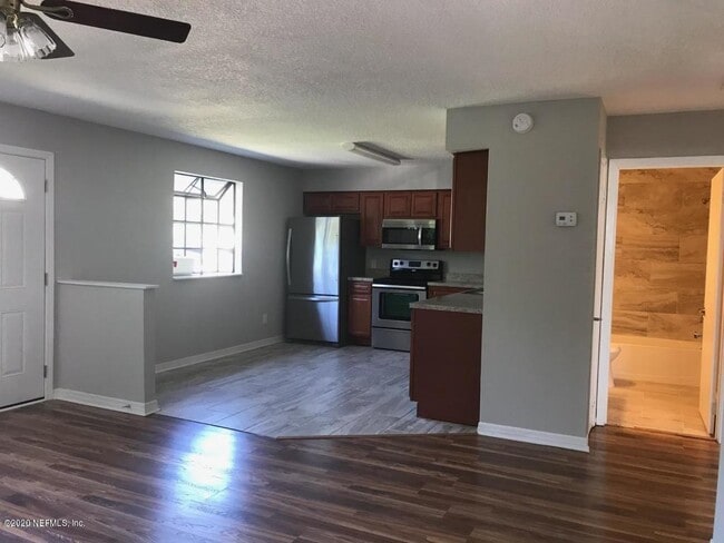 Building Photo - 1055 STOCKS St