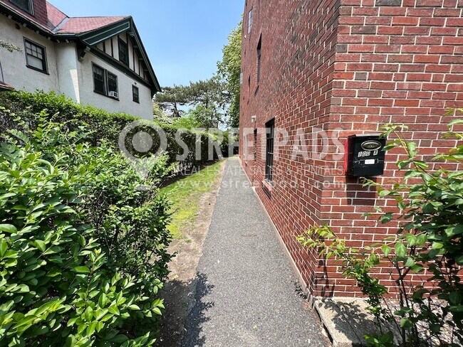 Building Photo - 100 Sewall Ave