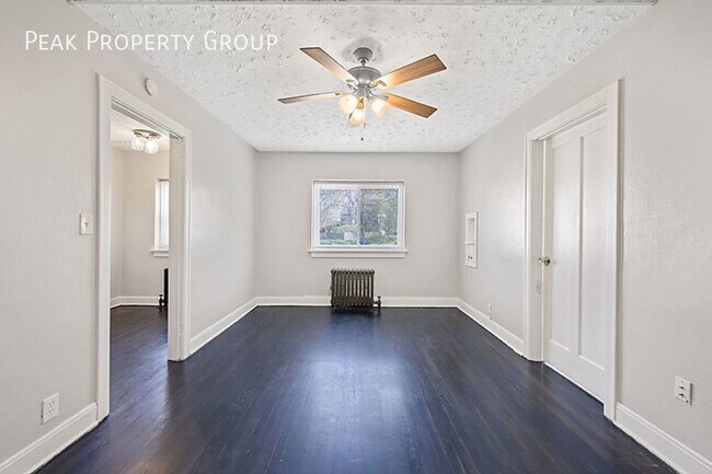 Building Photo - The purrfect place to sit & stay for you a...