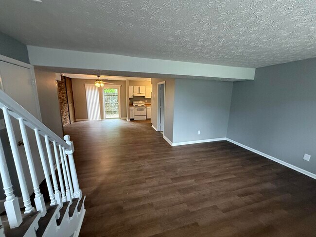 Foto del edificio - 3705 Crosby Dr