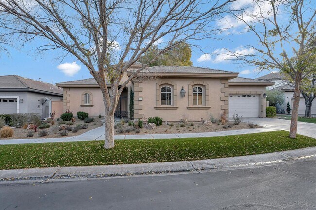 Foto del edificio - Queensridge Beauty - 5 bedroom on a 1/4+ acre lot