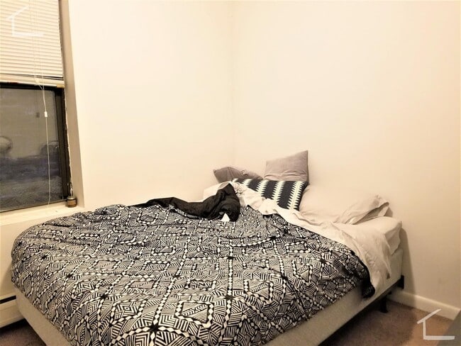 Foto del edificio - 9/1/26 No Fee! Renovated 4BR near Northeastern, heat/hot water inc!