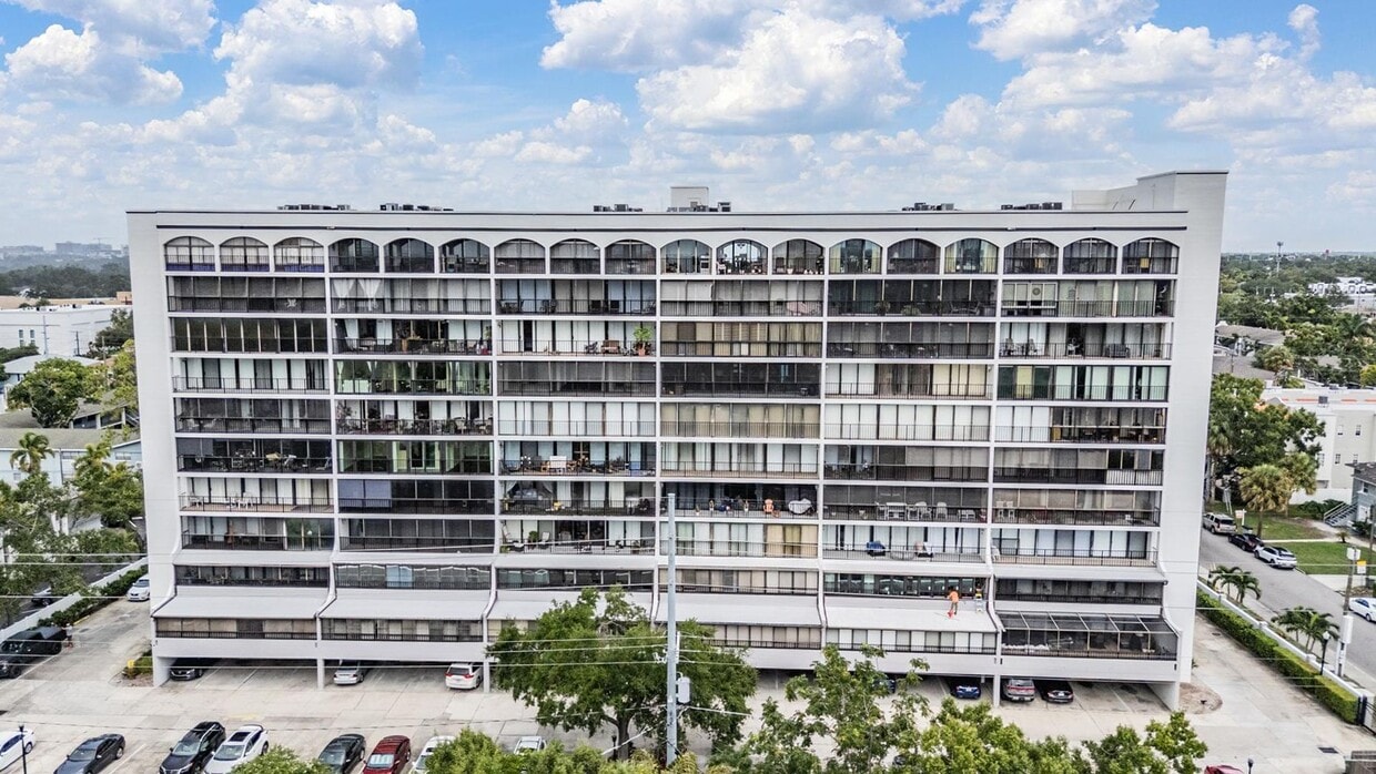 Primary Photo - Spacious 2 Bed 2 Bath Condo in Heart of So...