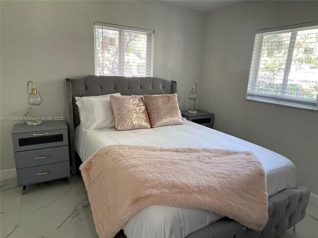 2022 Oct SO FLO Real Estate Group 128 NW 5th Ave DANIA BEACH - 128 NW 5th Ave