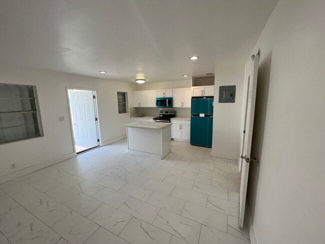 Open concept - 212 SW 22nd St