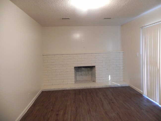 Building Photo - 4943 E Floradora Ave